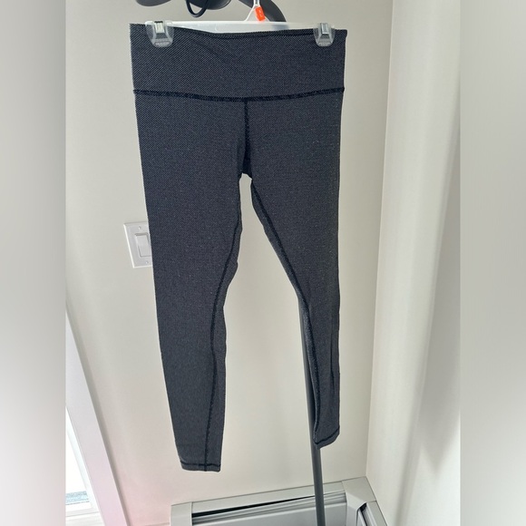 Lululemon Black Textured Leggings Size 8 - Picture 1 of 6